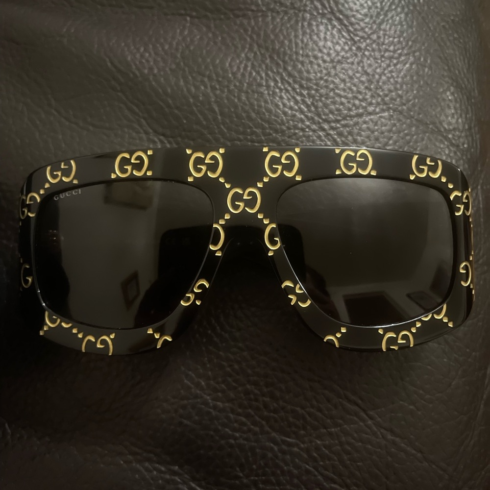 Gucci shield sunglasses black size 59